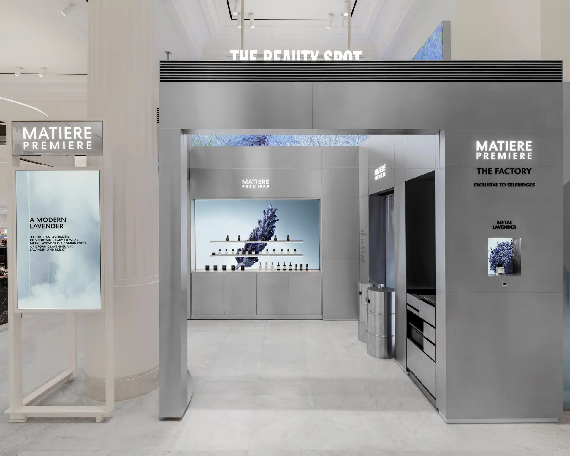 Façade symétrique du pop-up The Factory, signalétique Matiere Premiere, Exclusive to Selfridges